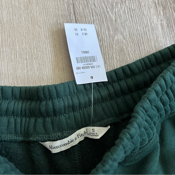 Abercrombie & Fitch Essential Sunday Sweatpant - Picture 2 of 3